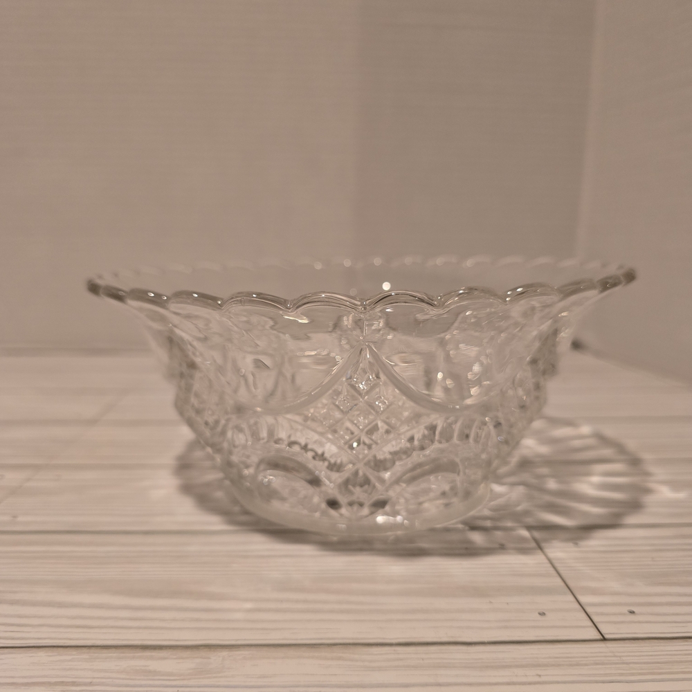 Elegant Vintage Early American Pressed Glass 8" Bowl Tarentum